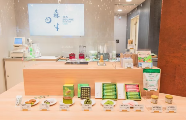 森半 tea squareの店舗の外観写真です。